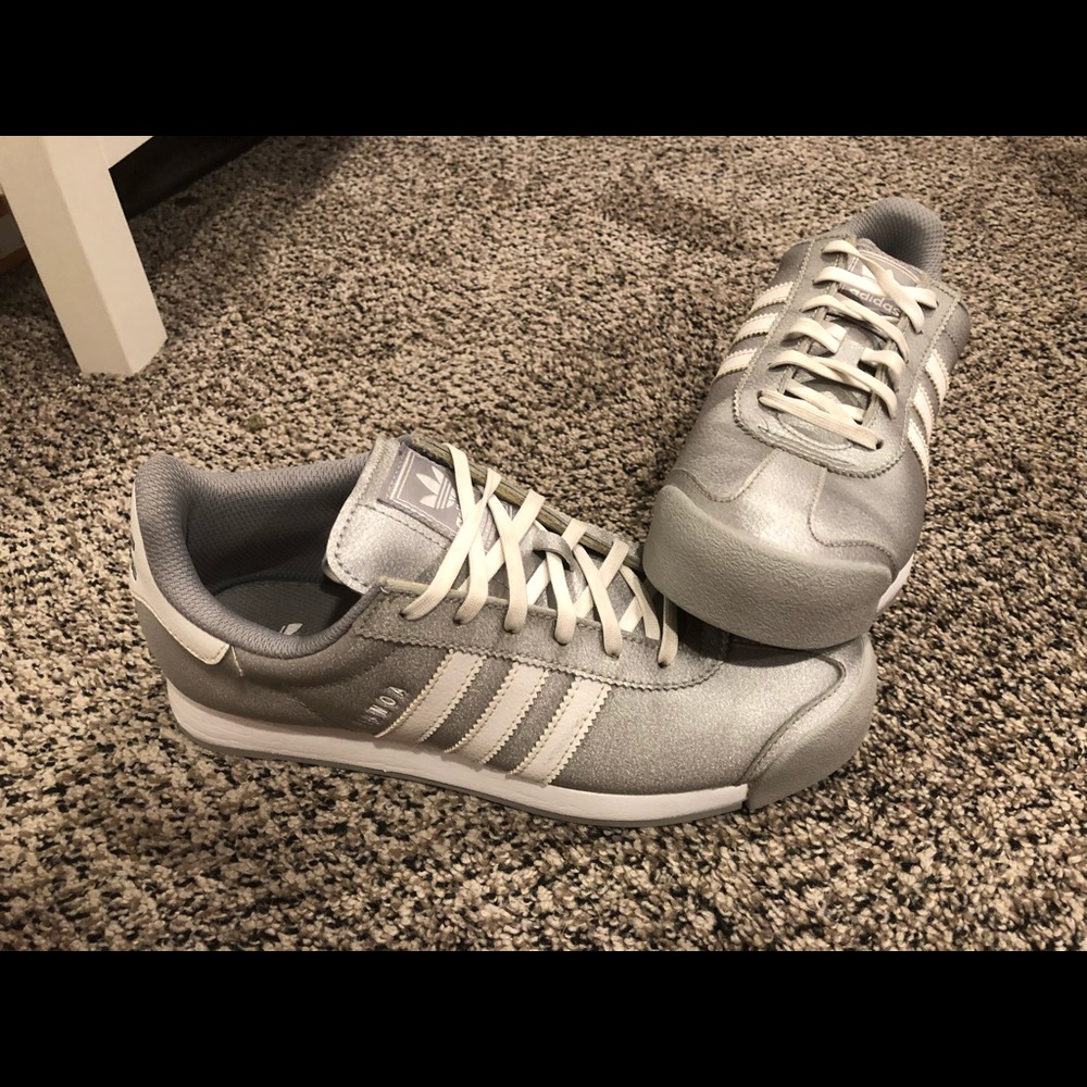 Woman’s Superstar Adidas Sneakers, Size 6 - Picture 1 of 2